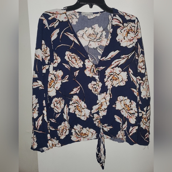 Allison Joy Tops - Darling floral blouse!